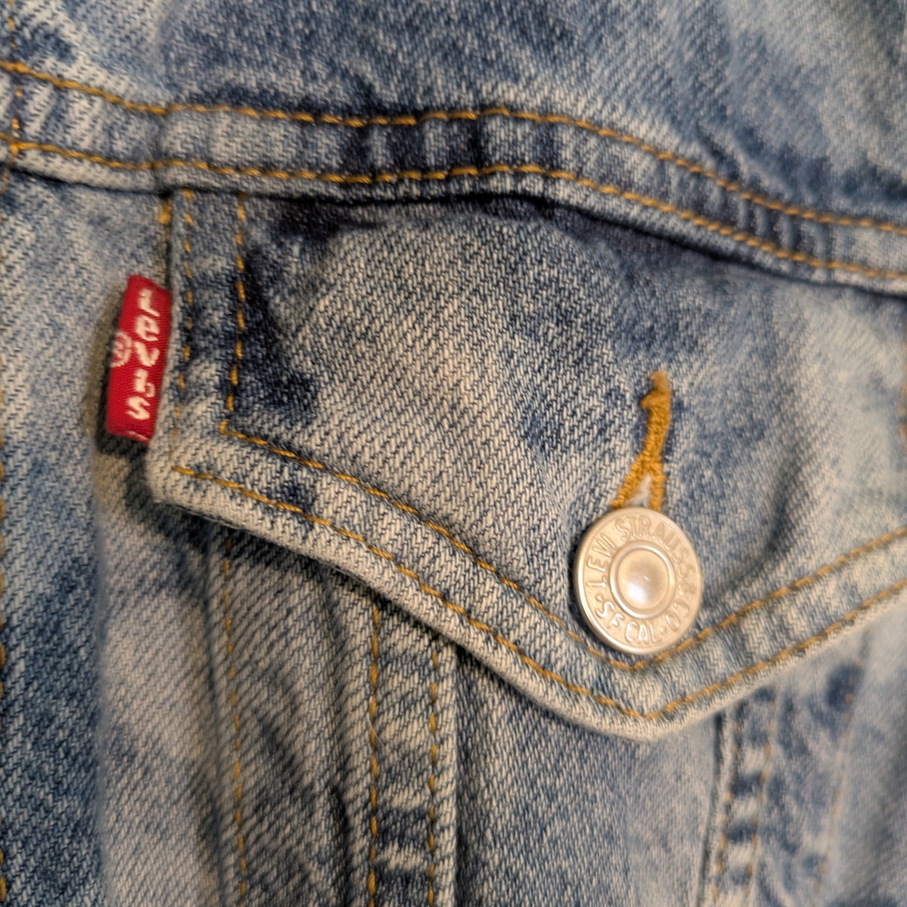 Levi's Classic Cut Blue Denim Jacket w/Bleach Flower & Y2K Pockets & Style - Picture 4 of 12